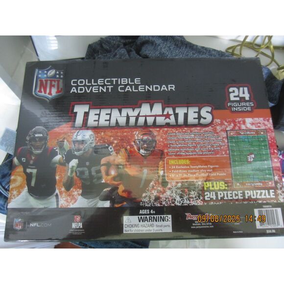 FACTORY SEALED NFL COLLECTIBLE ADVENT CALENDAR BOUGHT IN 2024 - Picture 1 of 2